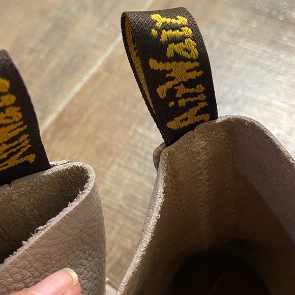 Dr martens airwair taupe combat boots grunge lace up women 10 NWT - Picture 7 of 8